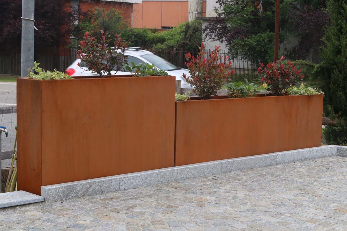Progetto in corten di fioriere realizzato da Argentero Design per utilizzo in spazio esterno.